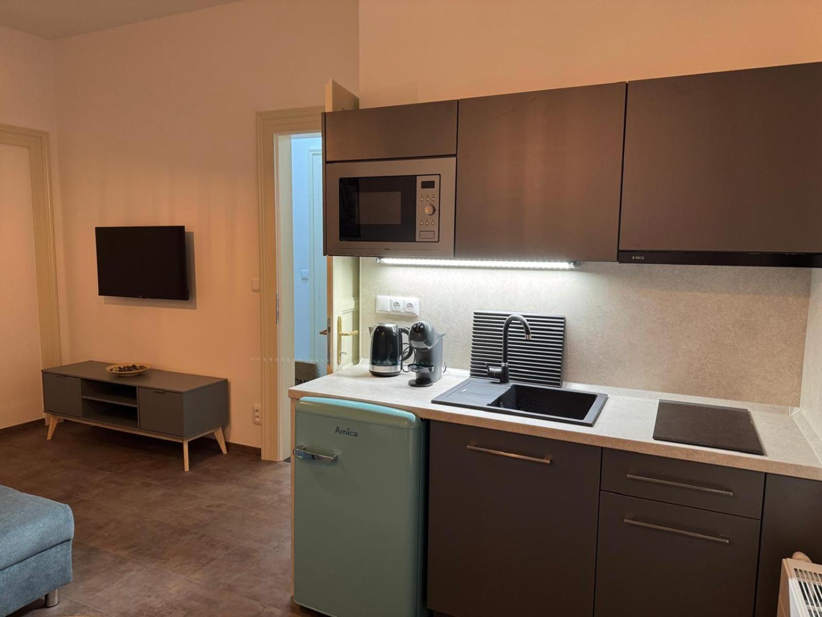 Pearl Bee Deluxe Suites Plzen Exterior photo