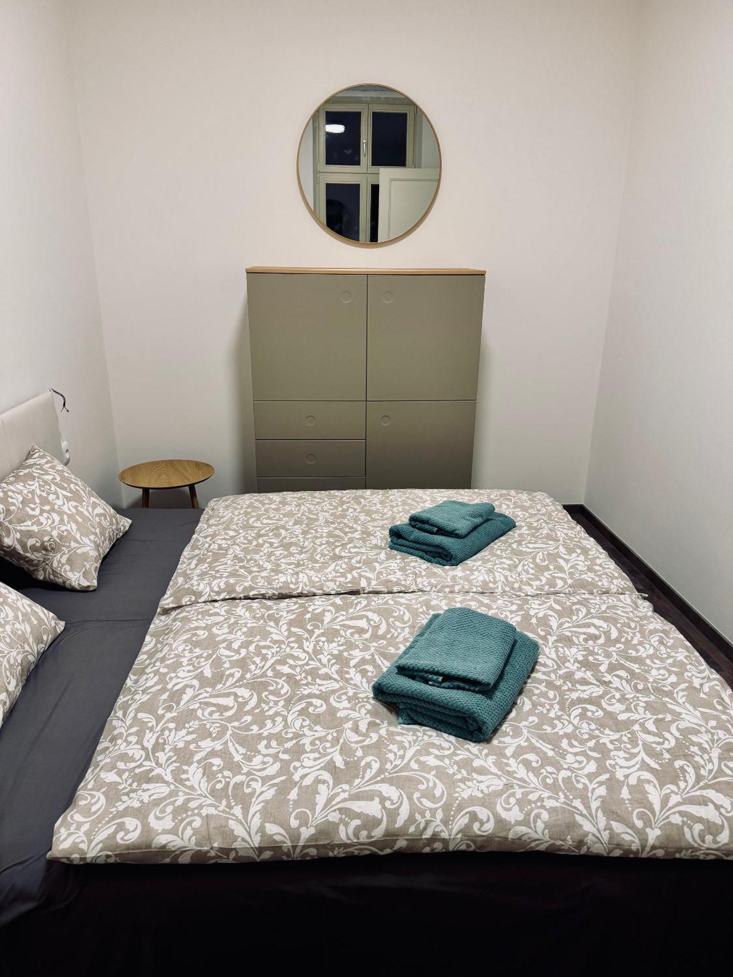 Pearl Bee Deluxe Suites Plzen Exterior photo